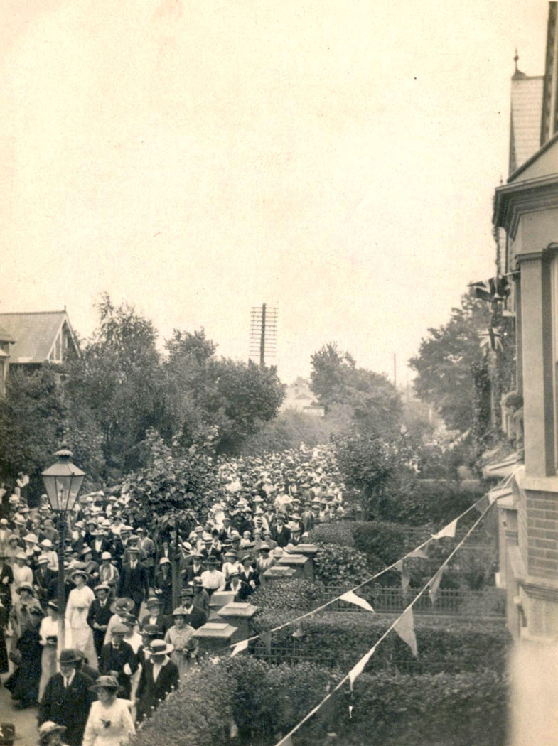 Salisbury Peace Parade, 1919 – parade of people dressed in ‘Sunday best’