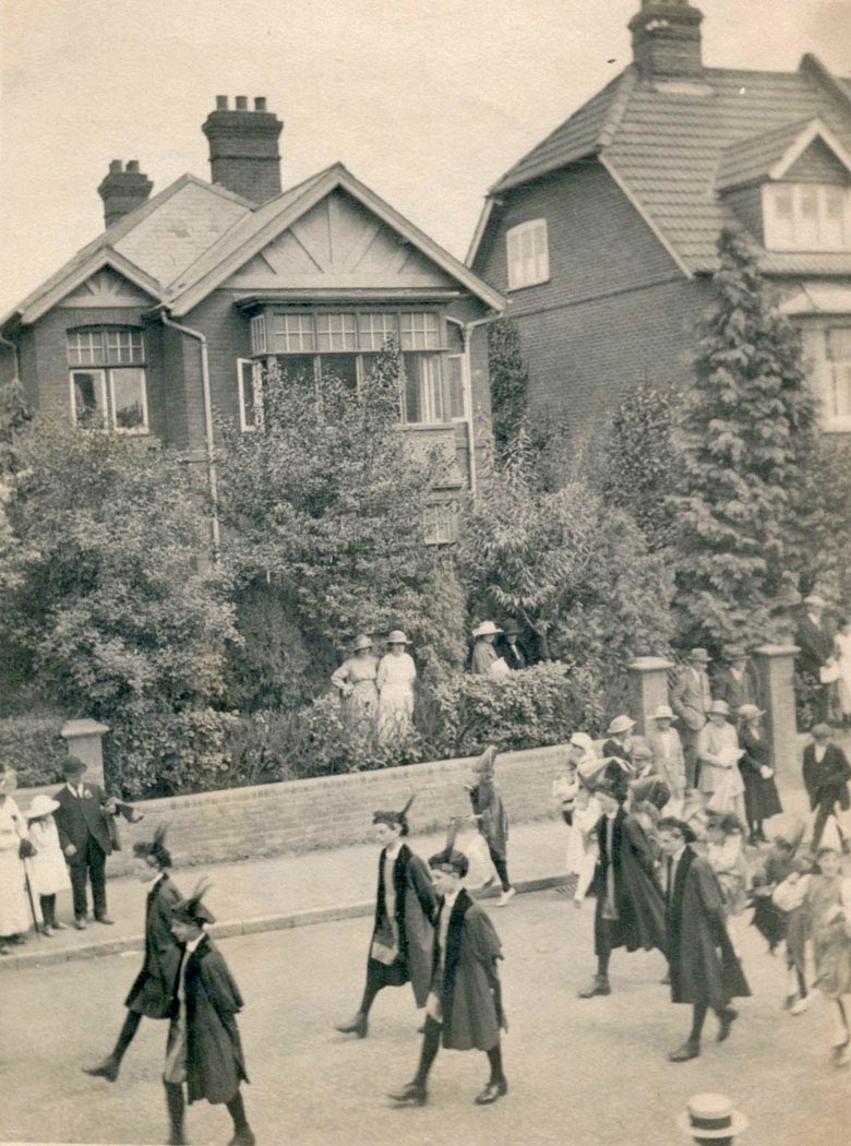 Salisbury Peace Parade, 1919 – a group in medieval costume