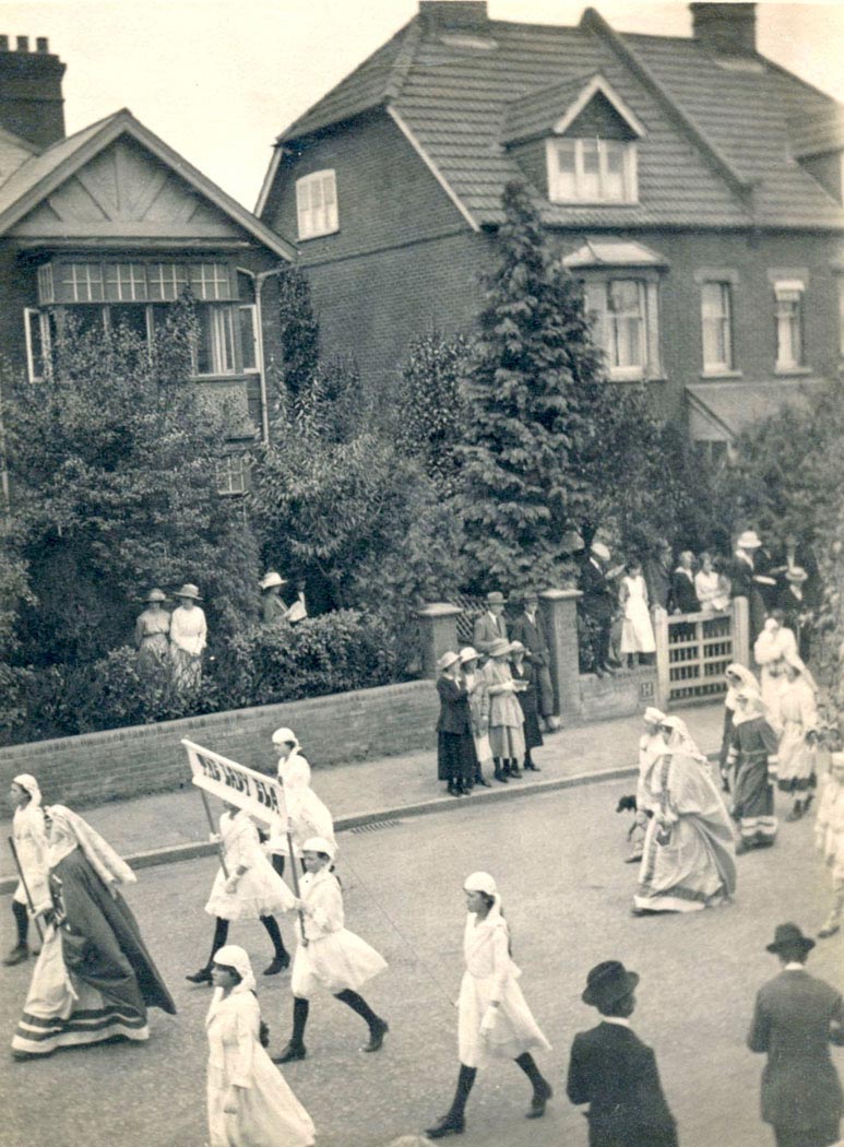 Salisbury Peace Parade, 1919 -‘The Lady Ela’, a group dressed as the Countess of Salisbury and her courtiers.