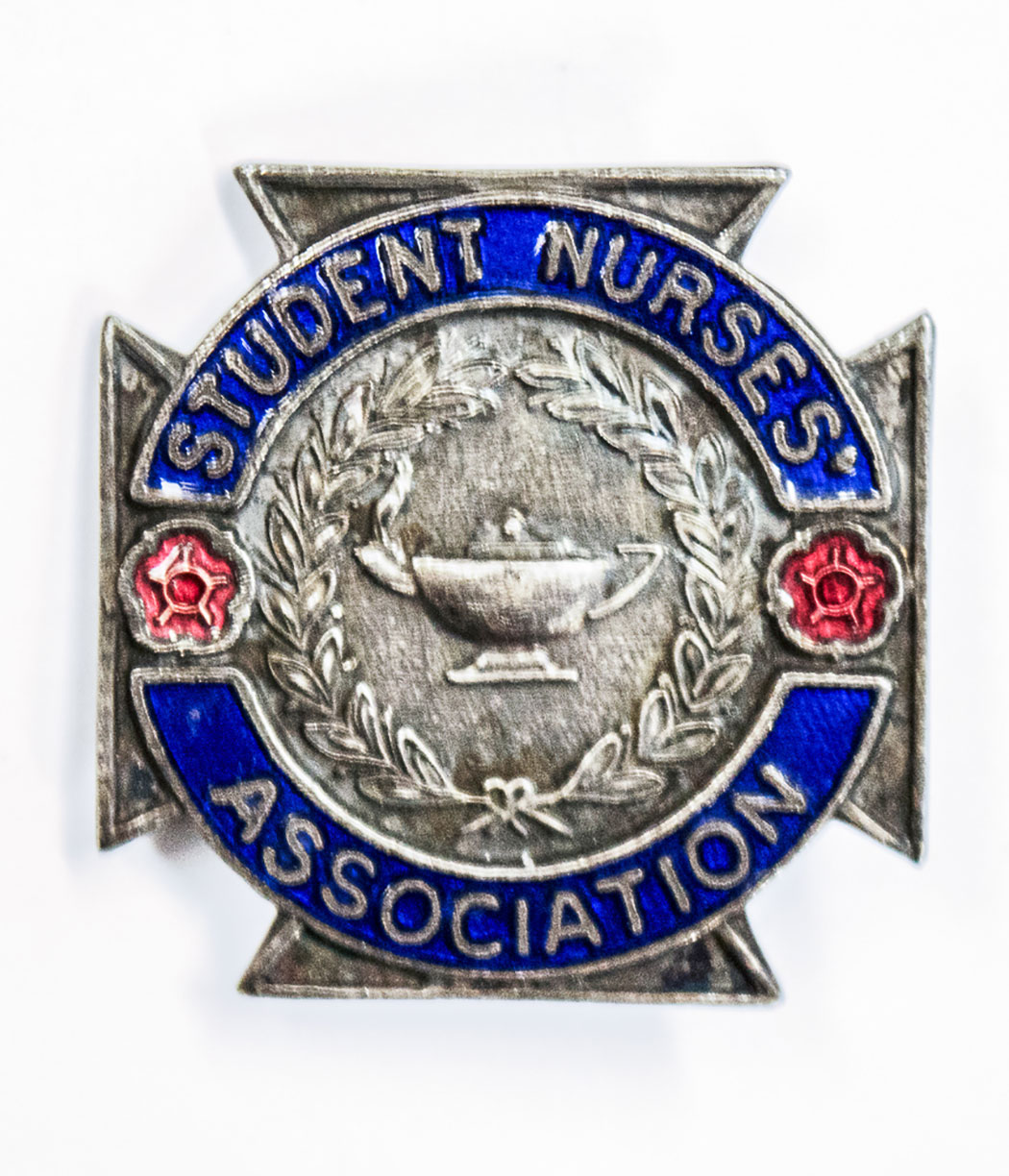 2019.39.4 student nurses association badge