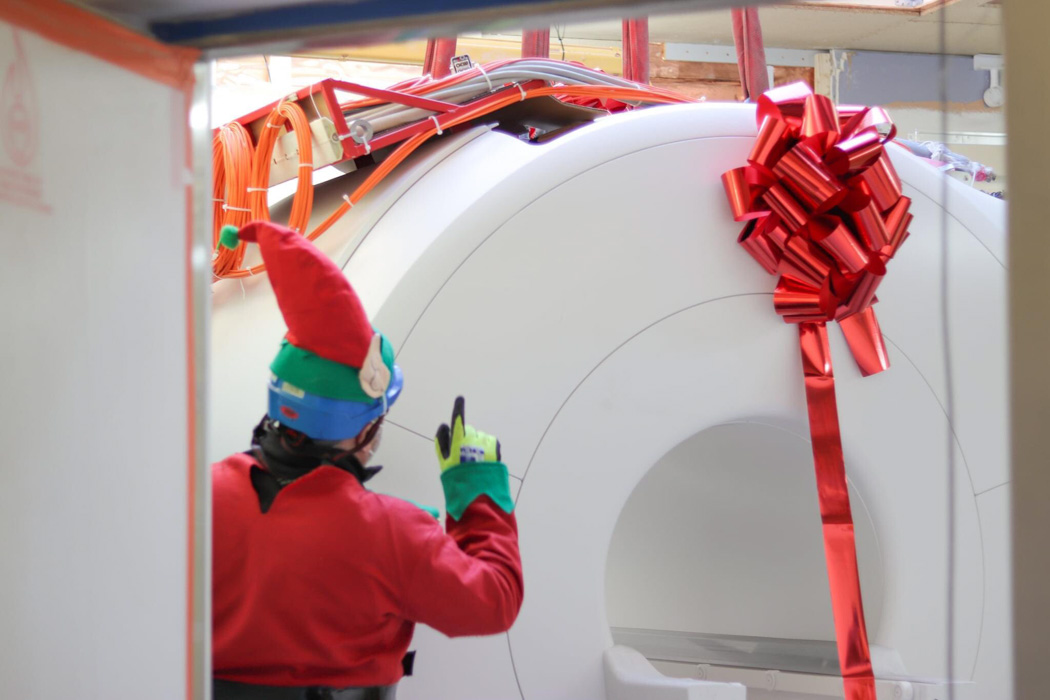 MRI scanner delivery, Salisbury District Hospital